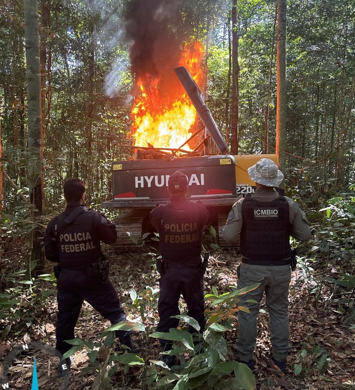  Polícia Federal  e ICMBio combatem o garimpo ilegal e o desmatamento no Pará